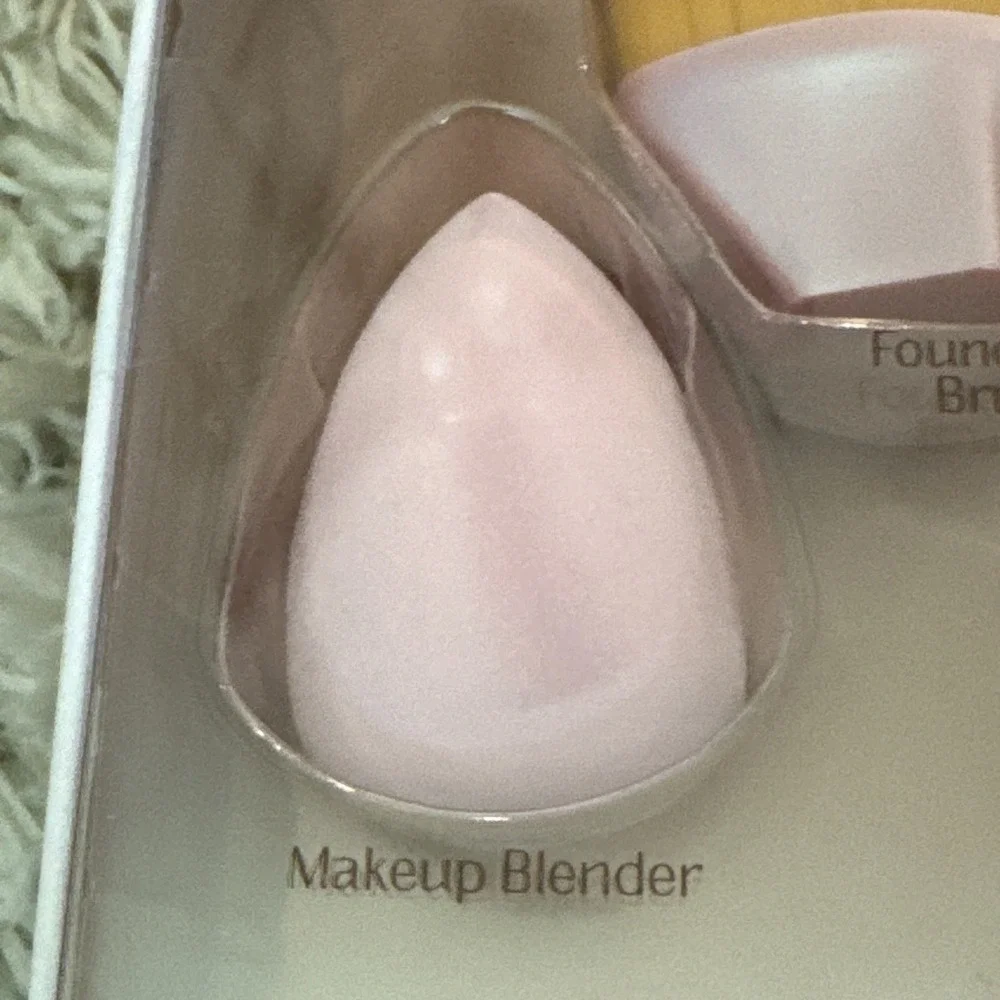 bellaPro Flawless Finish 3 Pc Face Makeup Brush, Blender And Powder Puff Kit